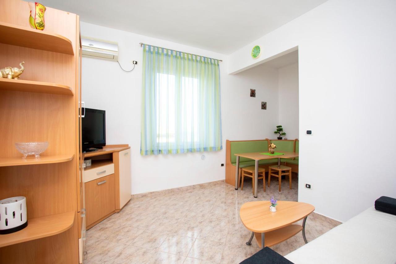 Apartman Lidija Koromačno エクステリア 写真